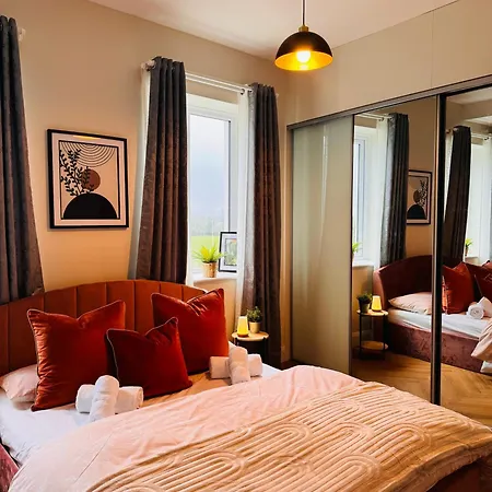 Finnstown Hall- Private In Shared With The Host Quarto em Acomodações Particulares *
