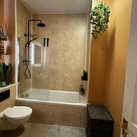 Homestay Finnstown Hall- Private In Shared With The Host *