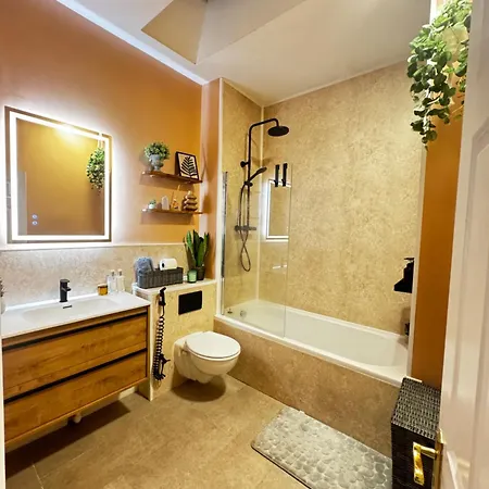 Finnstown Hall- Private In Shared With The Host Homestay Dublin