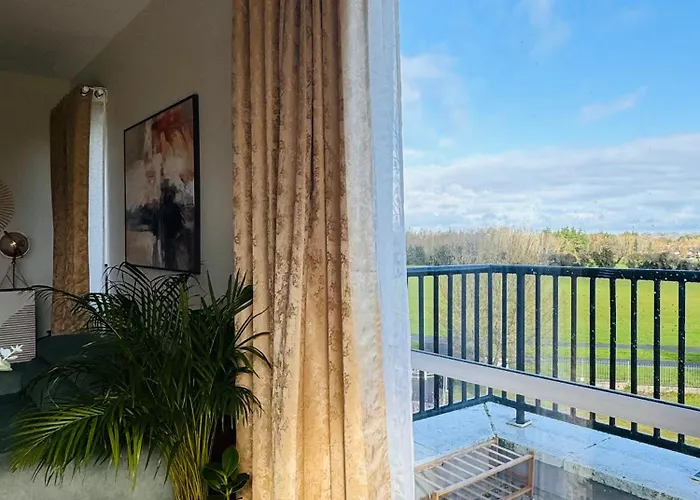 Finnstown Hall- Private In Shared With The Host ダブリン