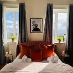 בית אירוח Finnstown Hall- Private In Shared With The Host דבלין