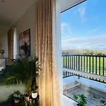 Finnstown Hall- Private In Shared With The Host דבלין