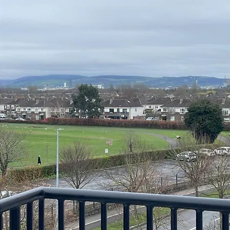 Finnstown Hall- Private In Shared With The Host Quarto em Acomodações Particulares