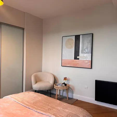 Quarto em Acomodações Particulares Finnstown Hall- Private In Shared With The Host *