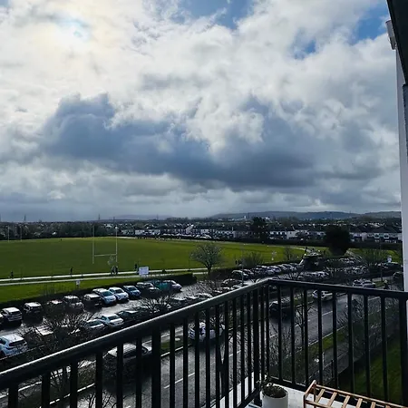 Finnstown Hall- Private In Shared With The Host Pansiyon Dublin