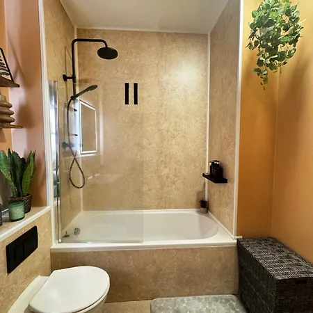 Finnstown Hall- Private In Shared With The Host Pansiyon *