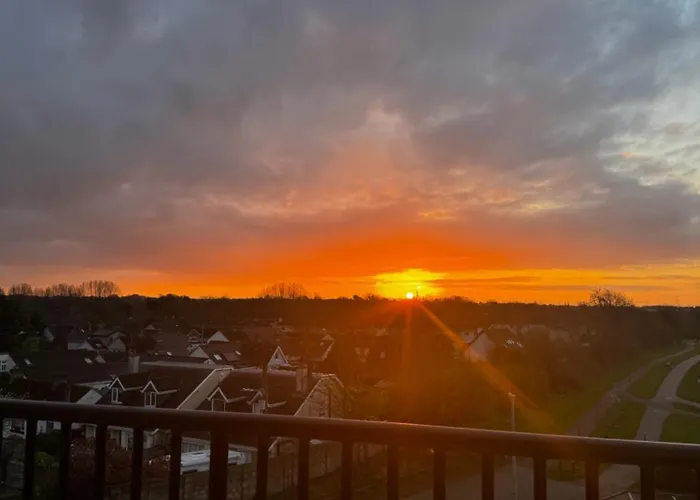 Finnstown Hall- Private In Shared With The Host Quarto em Acomodações Particulares Dublin