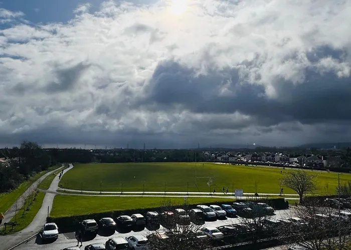 Finnstown Hall- Private In Shared With The Host Quarto em Acomodações Particulares *