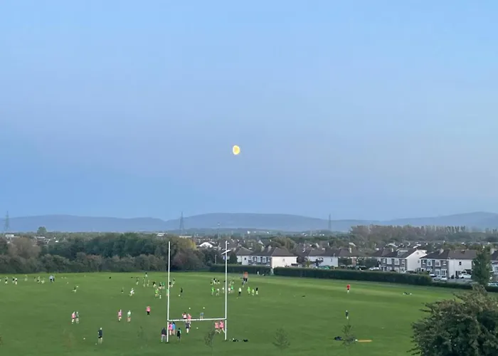 Finnstown Hall- Private In Shared With The Host Quarto em Acomodações Particulares *